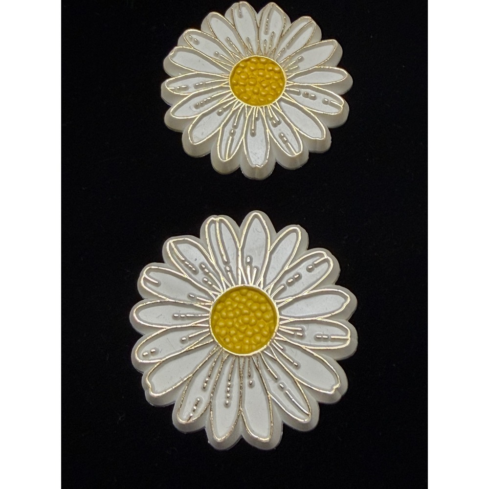 Vintage Hallmark White Yellow Daisy Flower Pins Gold Tone Resin Brooch Set of 2